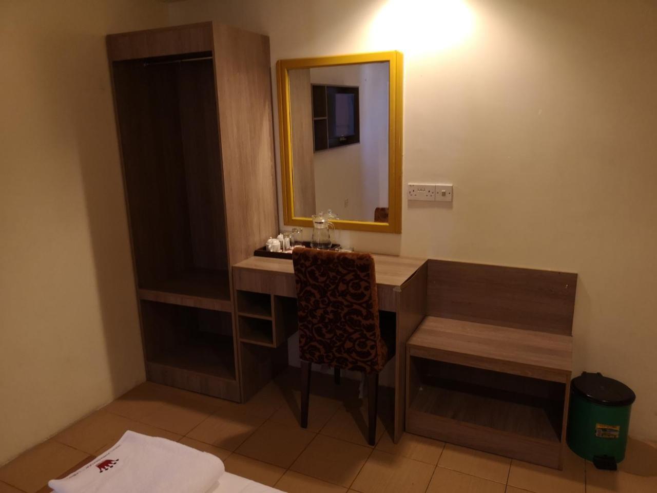 Hotel Ambassador 1 Labuan Bagian luar foto