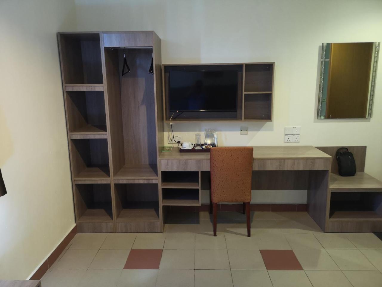 Hotel Ambassador 1 Labuan Bagian luar foto